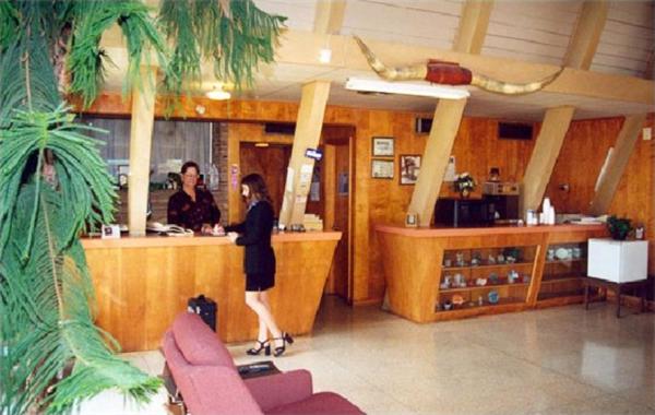 a woman standing at a counter in a salon at Cottonwood Inn in La Grange