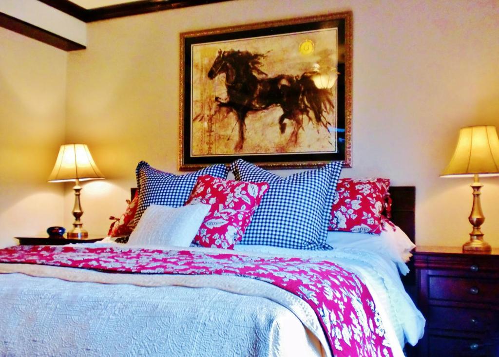 The North Shore Inn - Deluxe King Room