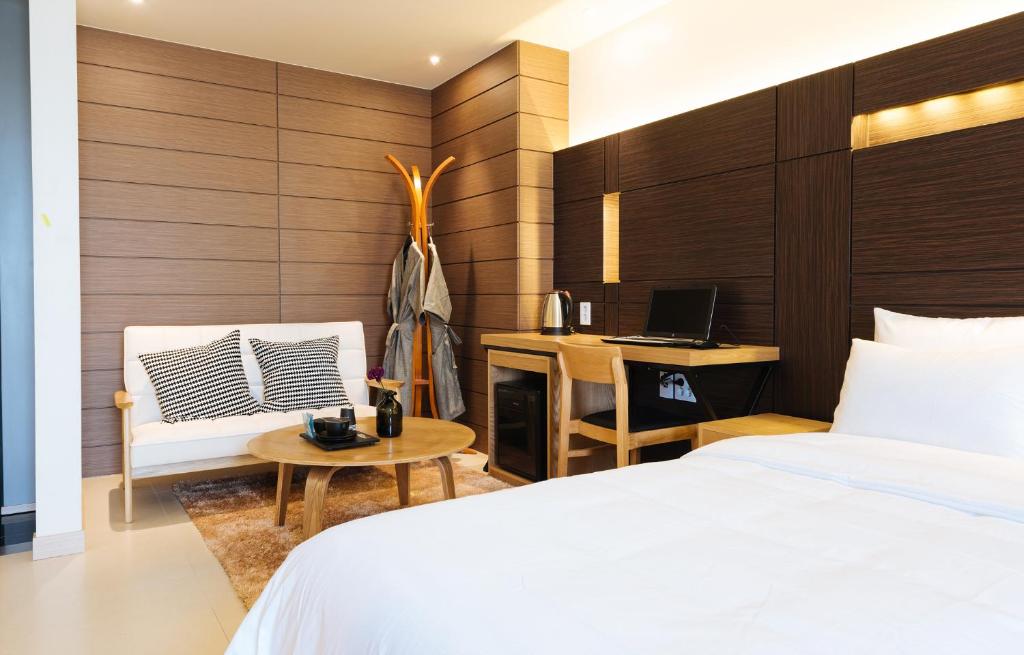 Postel nebo postele na pokoji v ubytování Boutique Hotel XYM Pyeongtaek