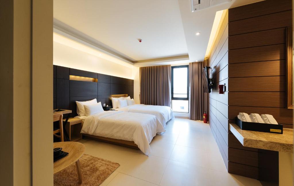 Postel nebo postele na pokoji v ubytování Boutique Hotel XYM Pyeongtaek