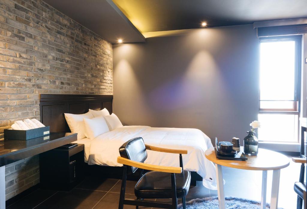 Postel nebo postele na pokoji v ubytování Boutique Hotel XYM Pyeongtaek