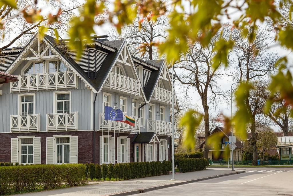 Budova, kde se aparthotel nachází