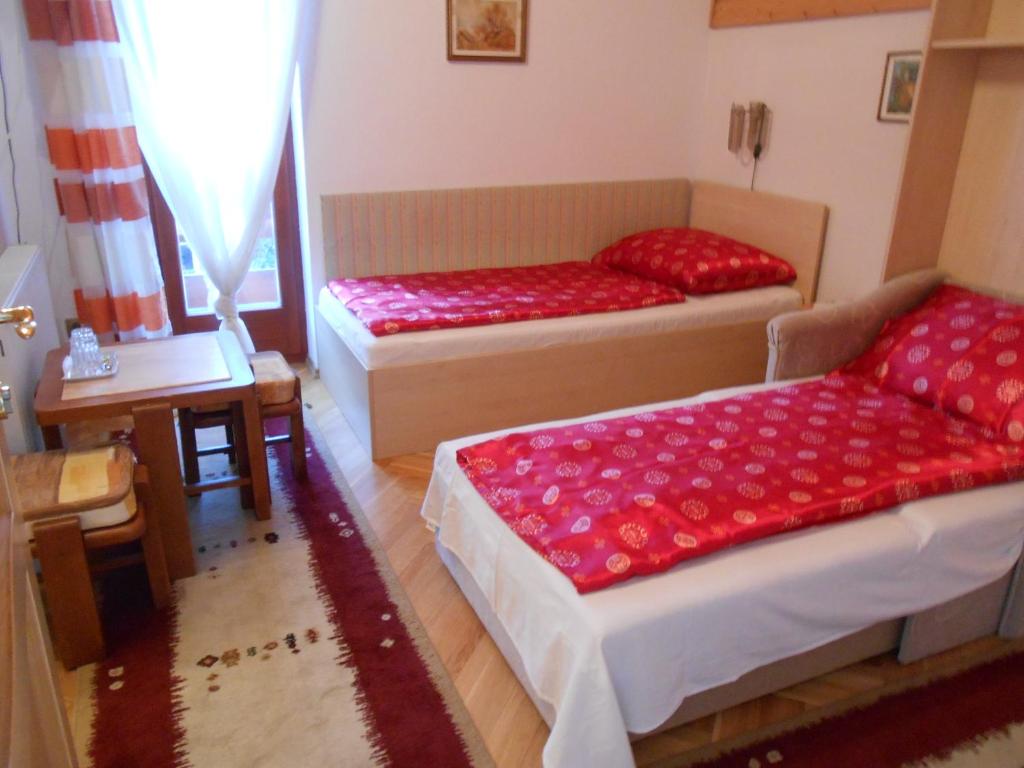 Postel nebo postele na pokoji v ubytování Aranyeső Vendégház Csorbai