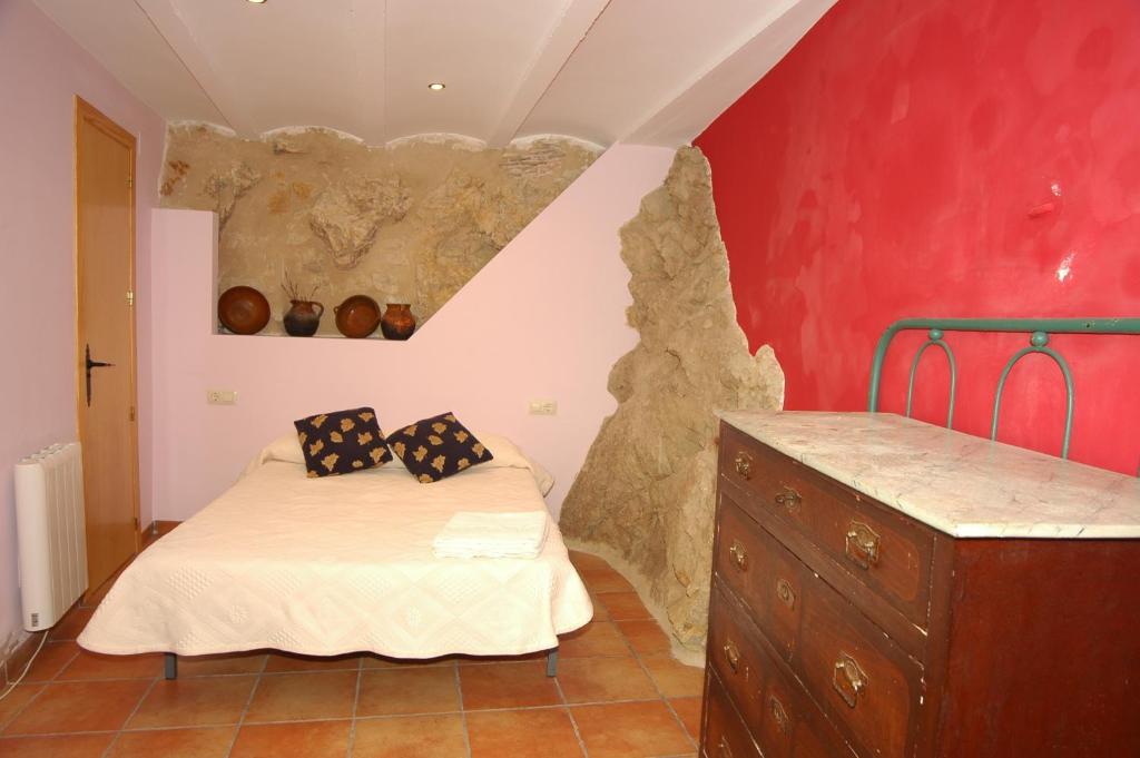 a bedroom with a bed and a dresser in a room at Casa Cami Real in Villafranca del Cid