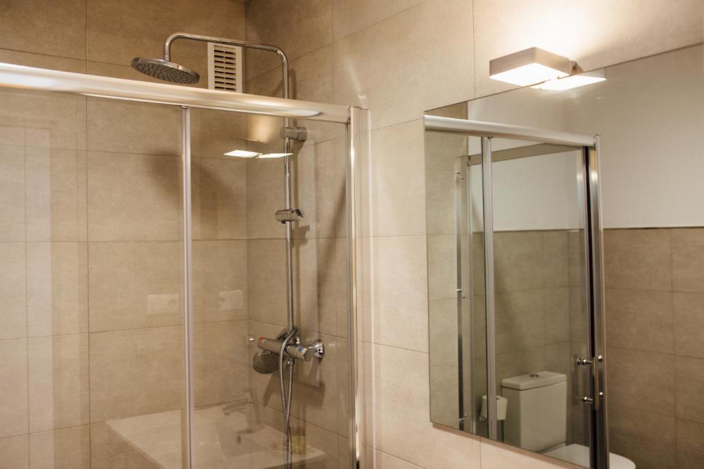 A bathroom at Botànic Apartaments