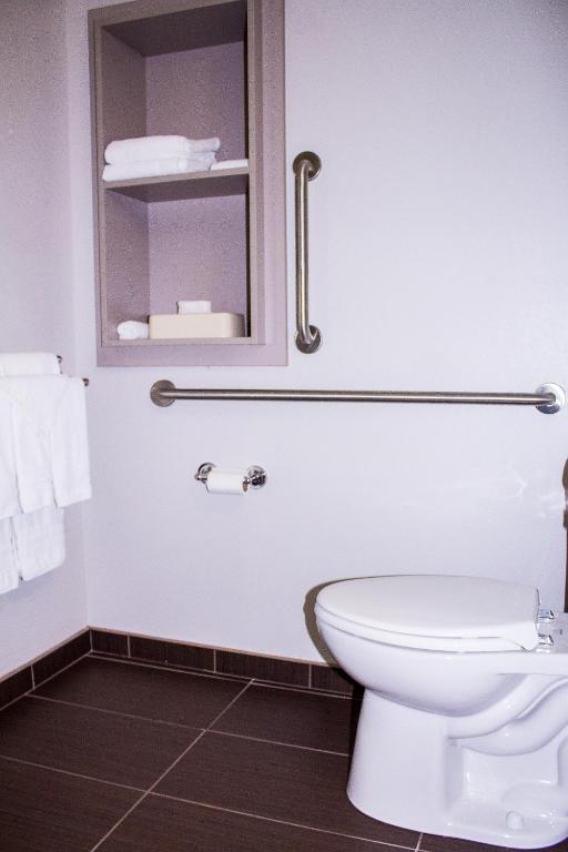 Microtel Inn & Suites by Wyndham - Penn Yan - Queen Studio Suite - Mobility Access/Non-Smoking