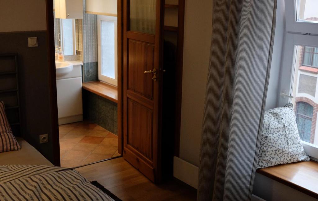 Academus Pub & Guest House - 13