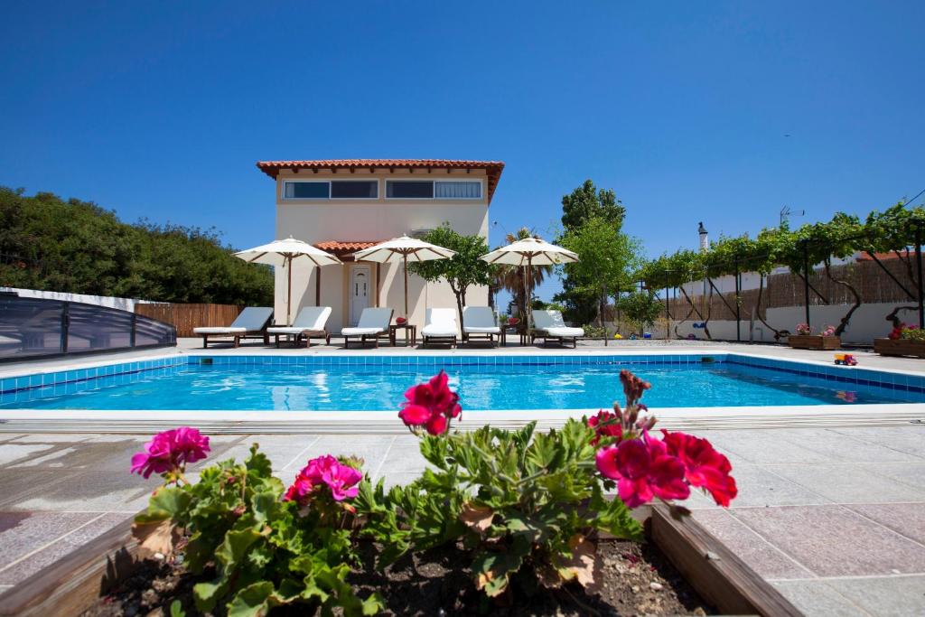 Πισίνα στο ή κοντά στο Villa Nefeli