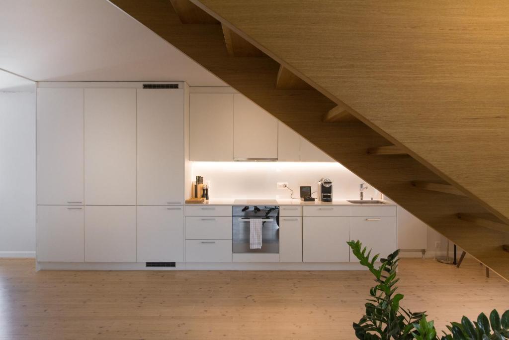 Top City Center Apartments location next to Lion Monument - Resim 8