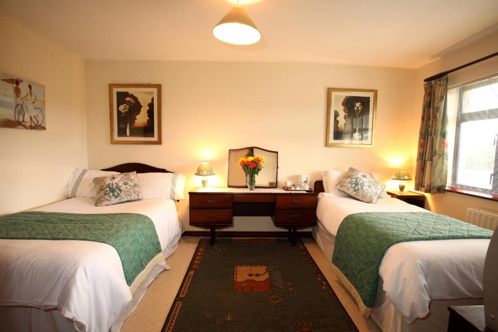 Postel nebo postele na pokoji v ubytování Doogarry House B&B