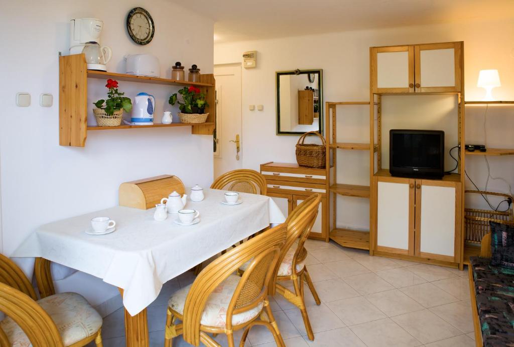 A kitchen or kitchenette at Lidó Társasnyaraló