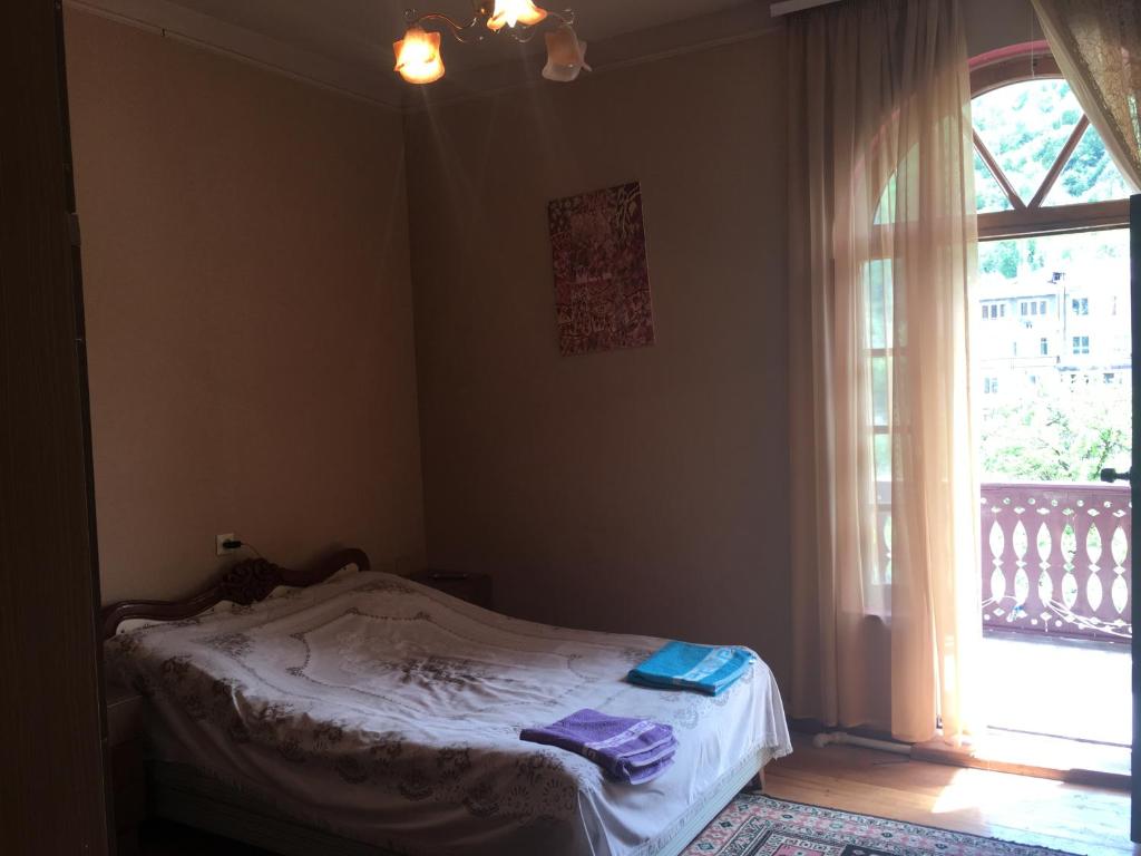 Postel nebo postele na pokoji v ubytování Areguni Guest House