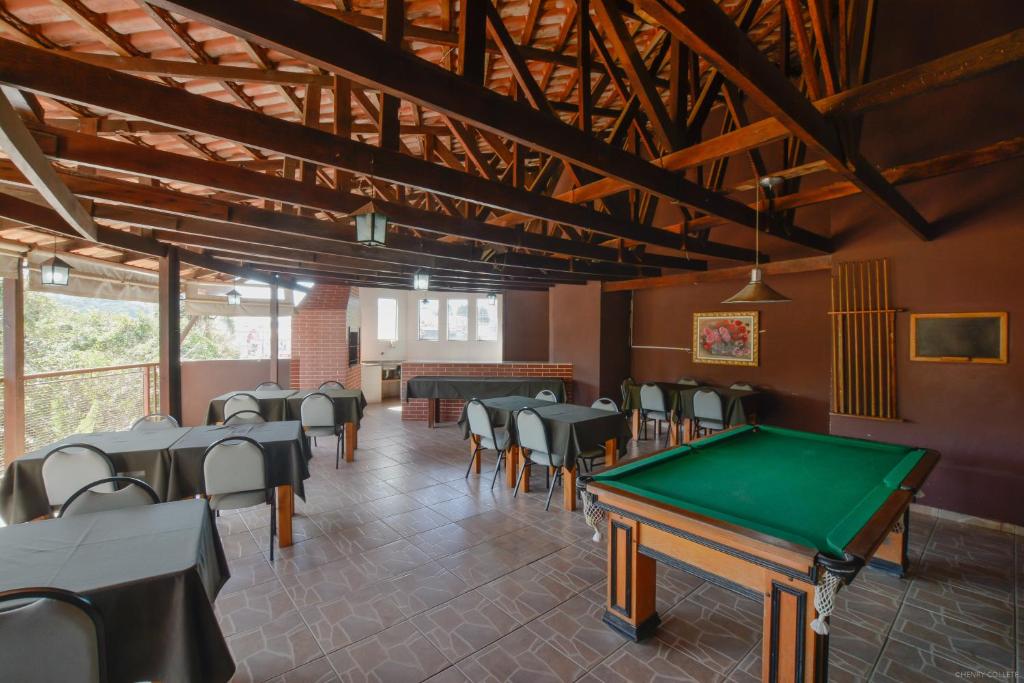 Biliár nebo kulečník v ubytování Hotel Dom Thomaz