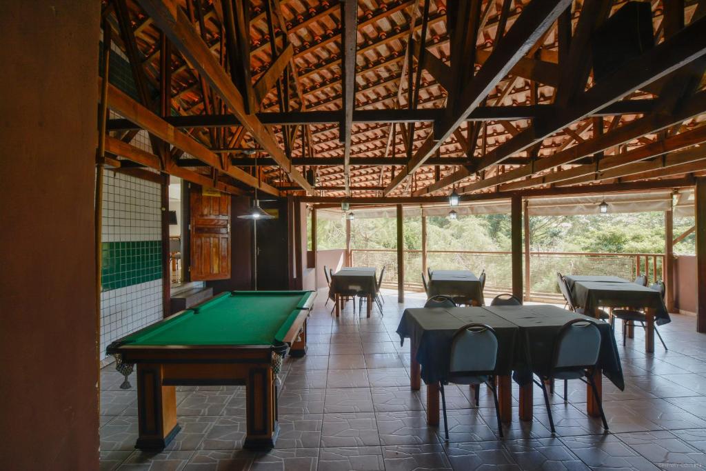 Biliár nebo kulečník v ubytování Hotel Dom Thomaz