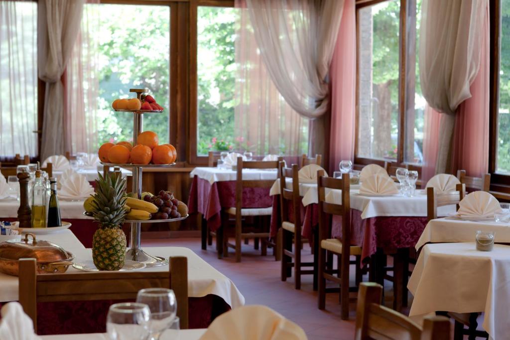Restauracja lub miejsce do jedzenia w obiekcie Hotel Porziuncola