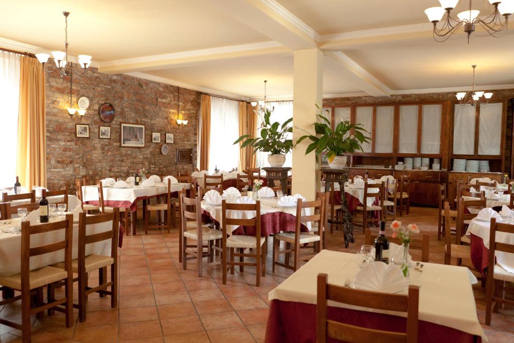 Restauracja lub miejsce do jedzenia w obiekcie Hotel Porziuncola