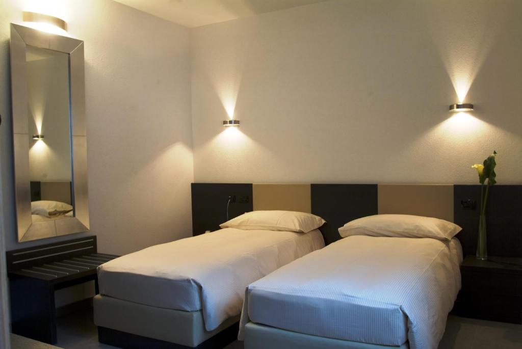 Postel nebo postele na pokoji v ubytování Hotel San Lorenzo Chiavenna