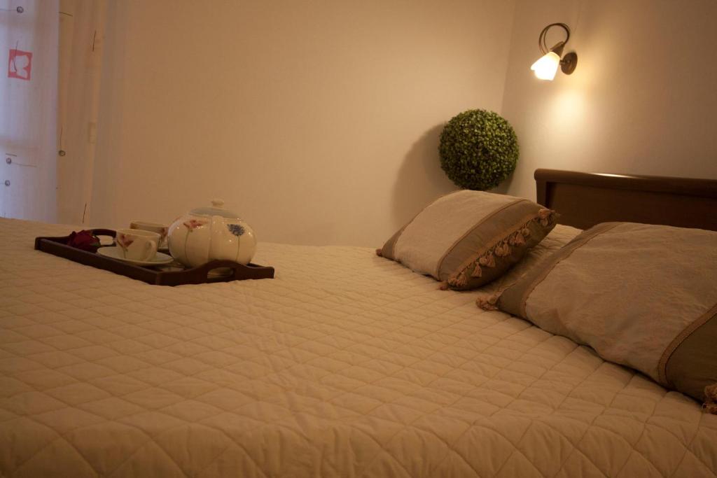 A bed or beds in a room at Zefyros Studios