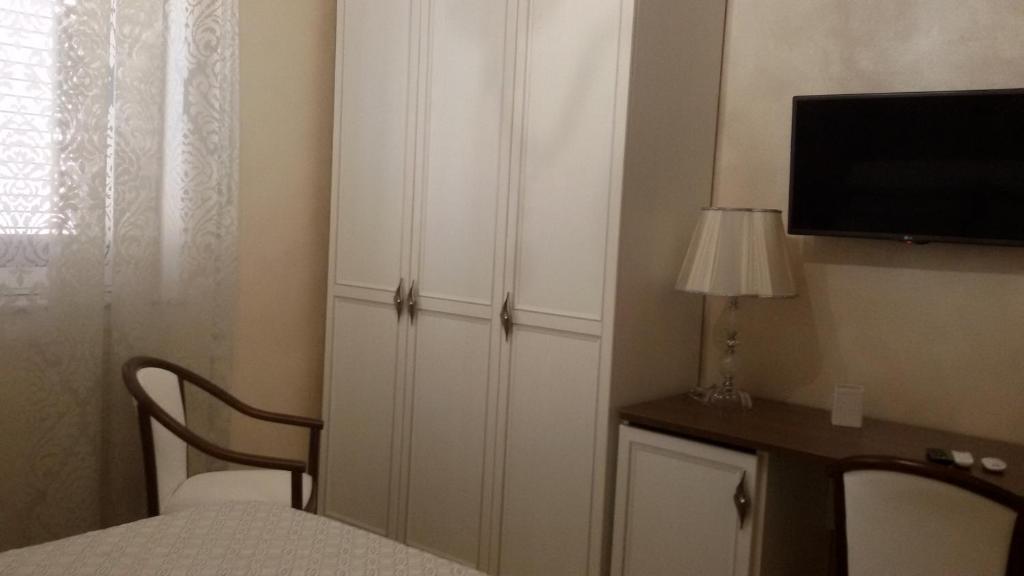 A television and/or entertainment centre at Daphnae House