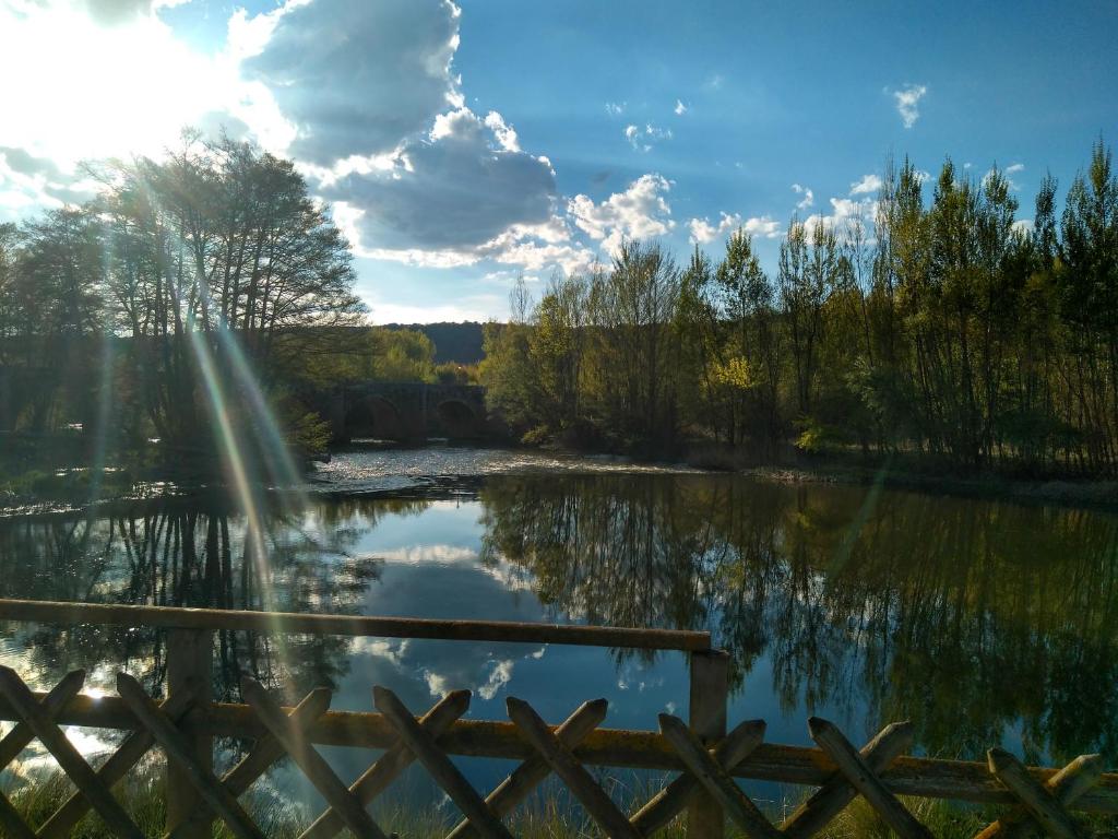 Příroda nedaleko venkovského domu