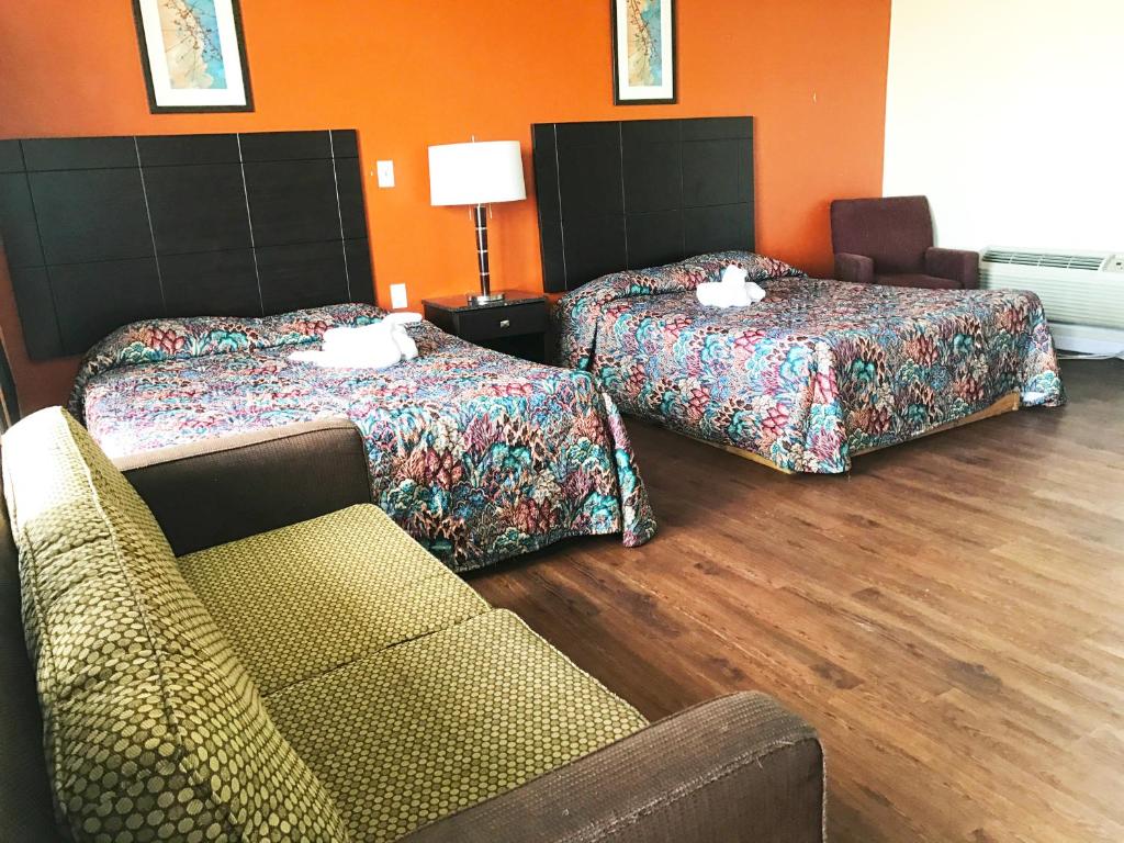 Postel nebo postele na pokoji v ubytování Skyview Manor Motel