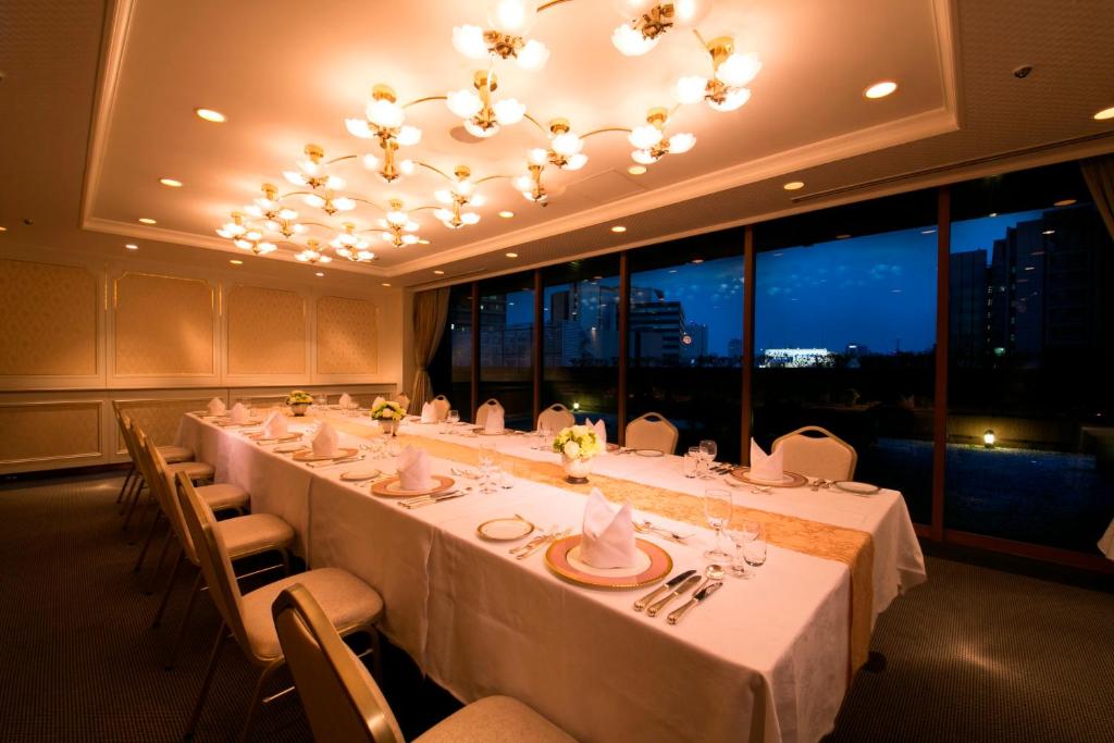 Restaurace v ubytování Meitetsu Grand Hotel