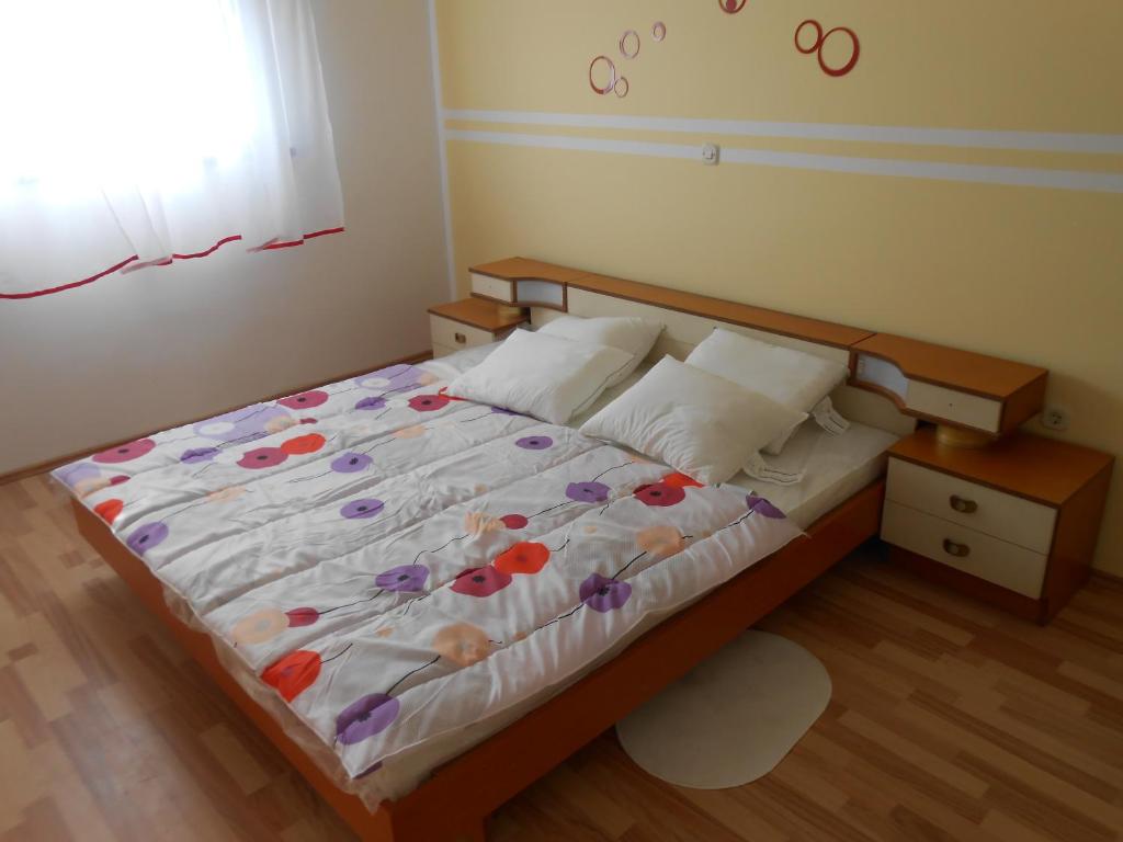 Кровать или кровати в номере Apartman Gabi