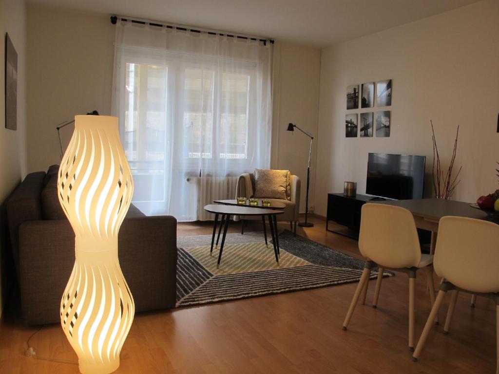 Apartment on 107 Manessestrasseにあるシーティングエリア