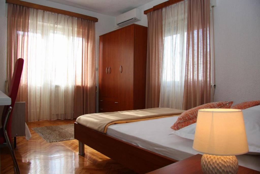 Guesthouse Kastela - Triple Room With Private Bathroom