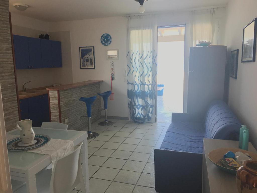 A kitchen or kitchenette at LungoMare Apartment