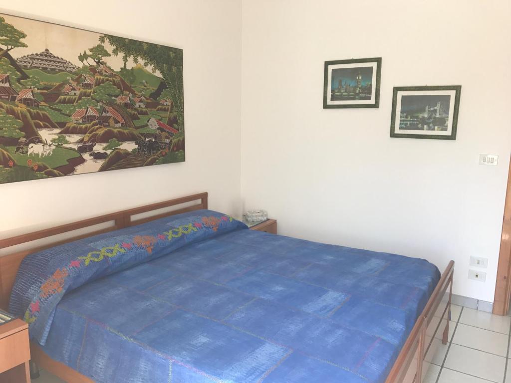 A bed or beds in a room at LungoMare Apartment