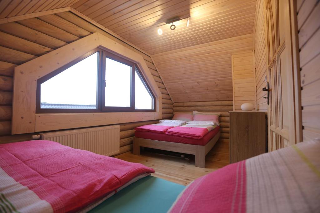 Postel nebo postele na pokoji v ubytování Sosnowe Domki