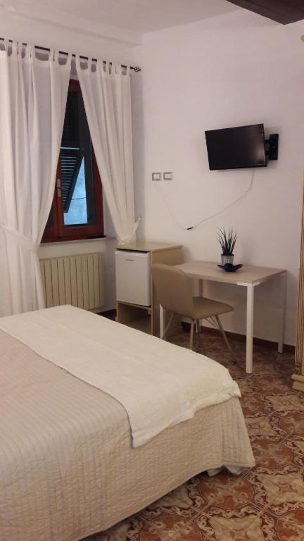 Postel nebo postele na pokoji v ubytování Taverna del Capitano Rooms