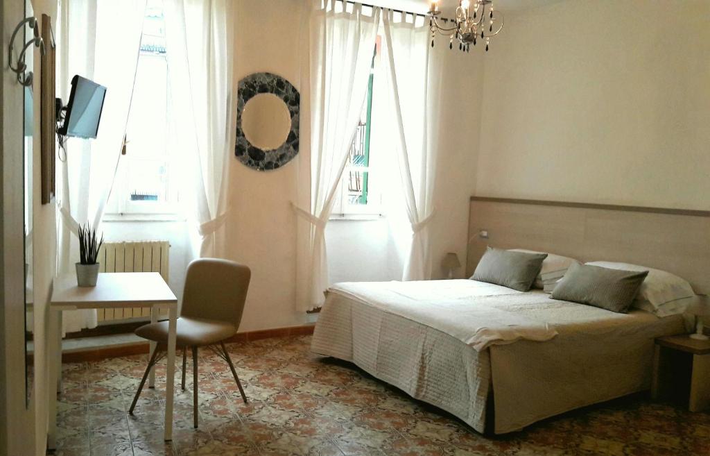 Postel nebo postele na pokoji v ubytování Taverna del Capitano Rooms
