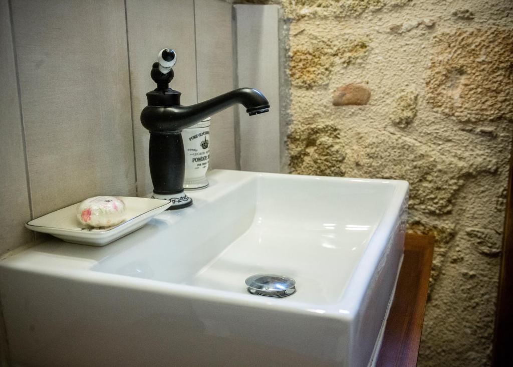 George & Alexandra's Apartments - 16