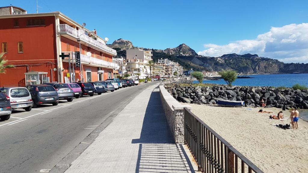 Fotografia z galérie ubytovania Loft Baia Di Giardini v destinácii Giardini Naxos
