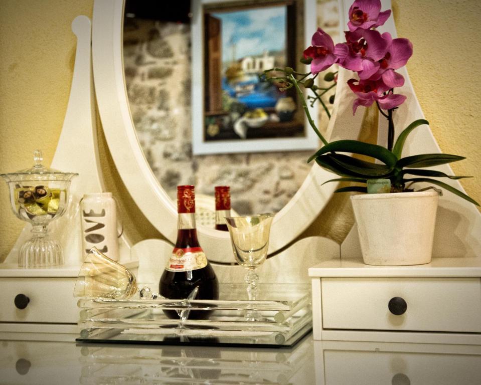 George & Alexandra's Apartments - 3