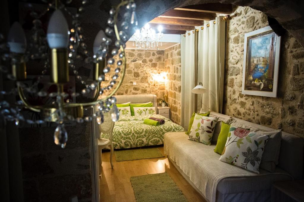 George & Alexandra's Apartments - 4