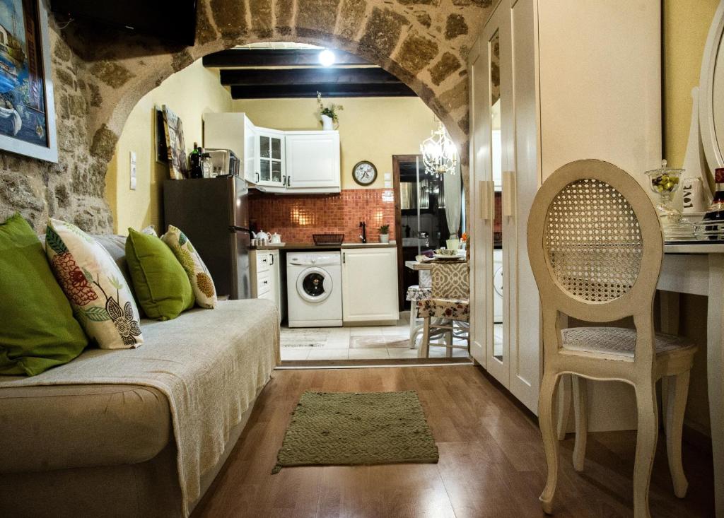 George & Alexandra's Apartments - 10