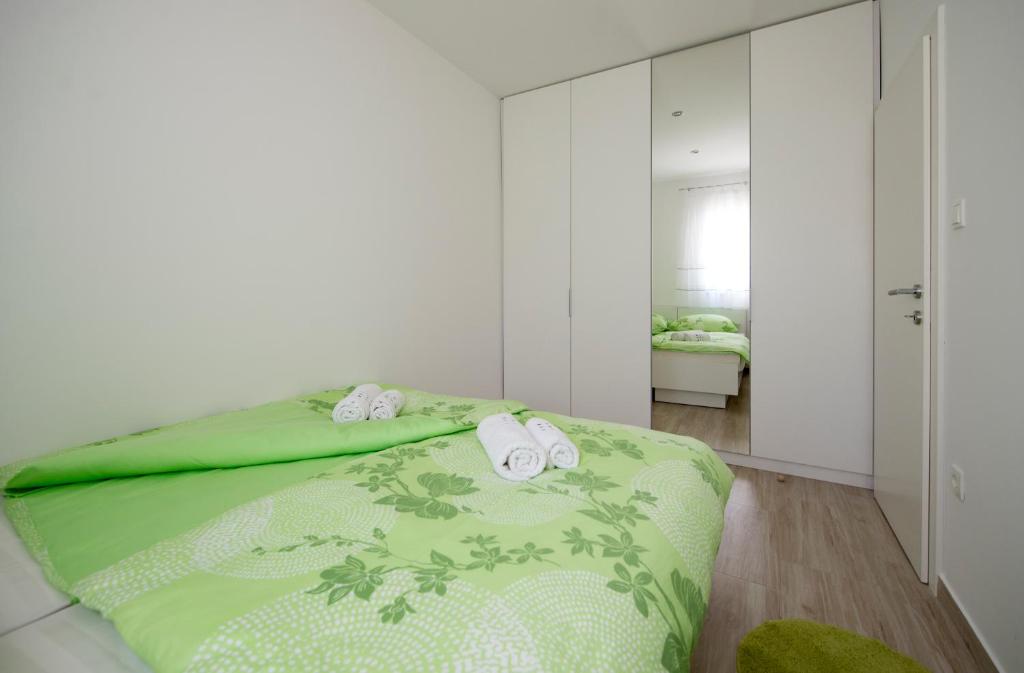Postel nebo postele na pokoji v ubytování Apartments Bonus and private parking