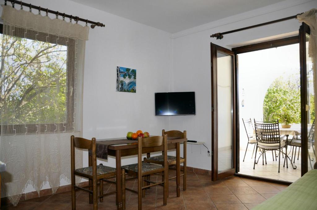 Telewizja i/lub zestaw kina domowego w obiekcie Apartments Vukelić