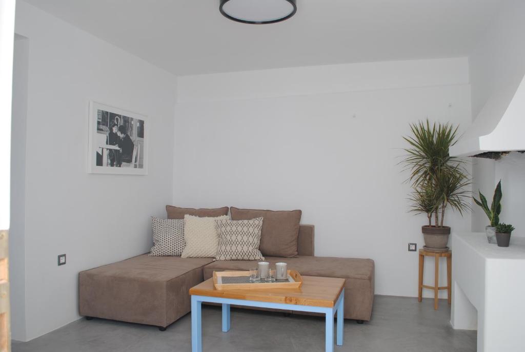 Athens Residence Apartments - Apartment - Courtyard Access , Semi Basement