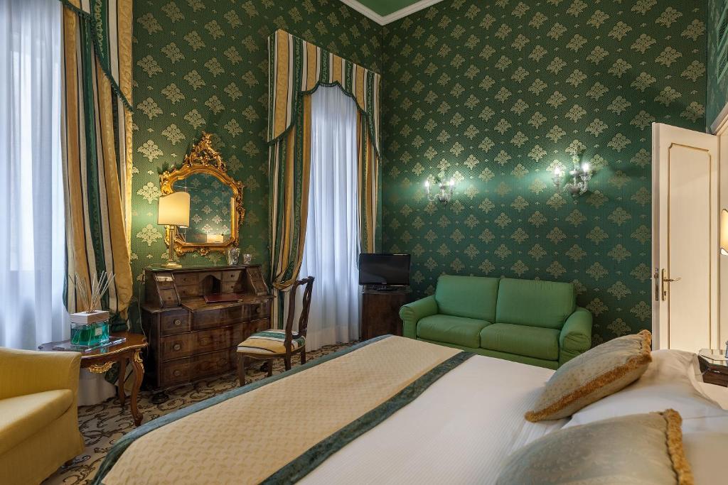Postel nebo postele na pokoji v ubytování Hotel Ca' dei Conti