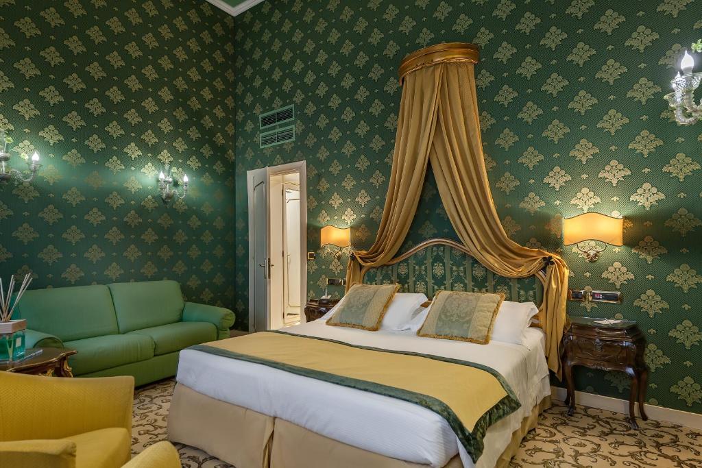 Postel nebo postele na pokoji v ubytování Hotel Ca' dei Conti