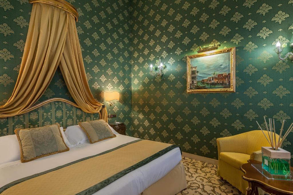 Postel nebo postele na pokoji v ubytování Hotel Ca' dei Conti