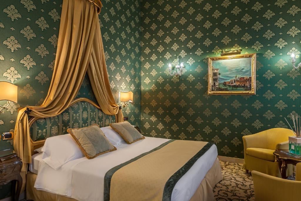Postel nebo postele na pokoji v ubytování Hotel Ca' dei Conti