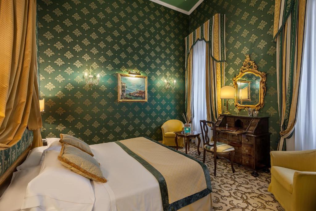 Postel nebo postele na pokoji v ubytování Hotel Ca' dei Conti