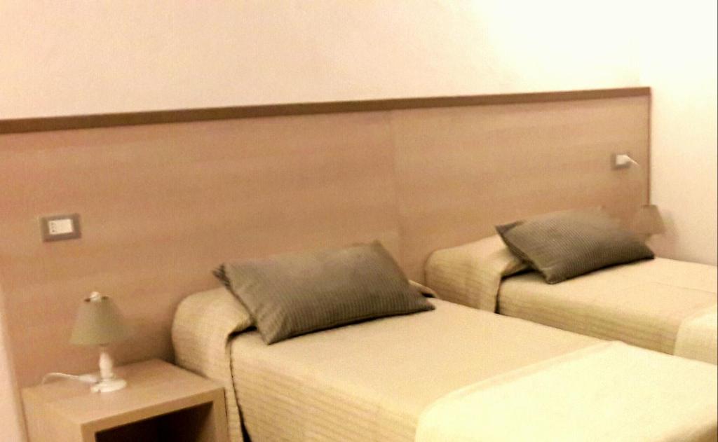 Postel nebo postele na pokoji v ubytování Taverna del Capitano Rooms