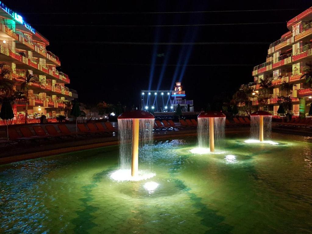 Bazén v ubytování Club Hotel Eilat - All Suites Hotel nebo v jeho okolí