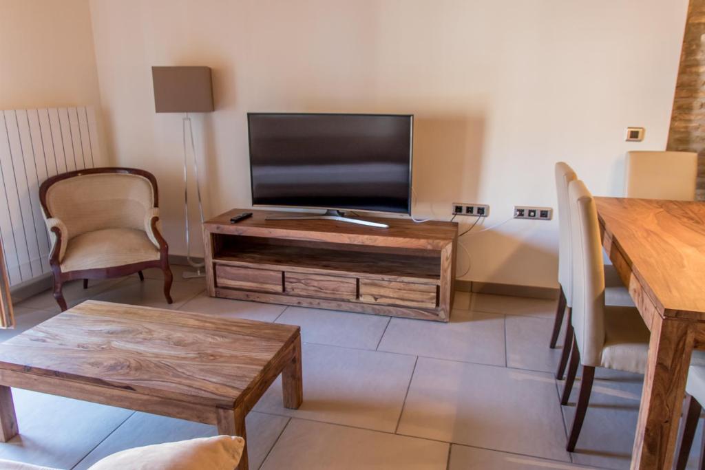 TV a/nebo společenská místnost v ubytování Plaza Apartamentos